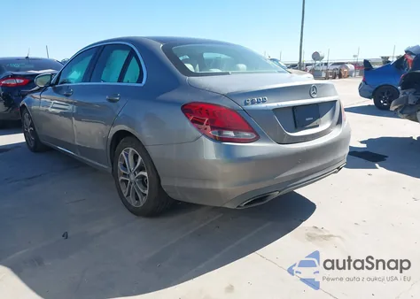 2015 Mercedes-Benz C 300 из США, поврежденный, VIN 55SWF4JBXFU095675